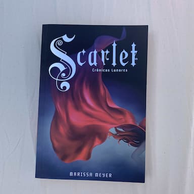 Scarlet (Crónicas Lunares)