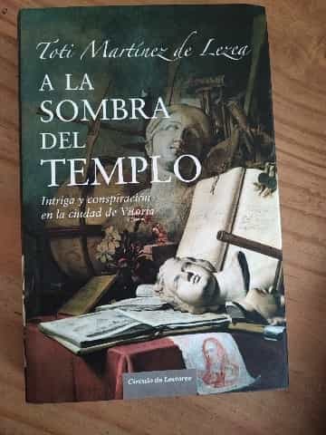 A la sombra del templo