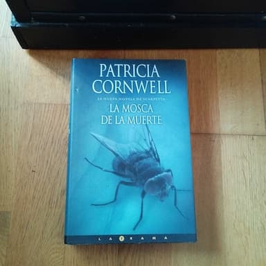 La mosca de la muerte (La Trama Series  the Plot Series)