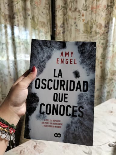 Oscuridad Que Conoces  the Familiar Dark