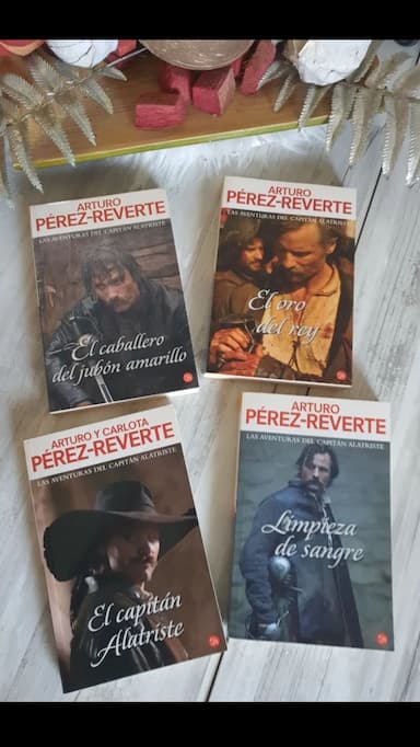 Lote 4 libros Arturo Pérez Reverte