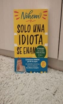 Solo una idiota se enamora